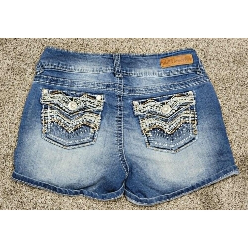 Women’s XS size 1 Wallflower Vintage Y2K Shorts Blue Jean Shorts Bling pockets